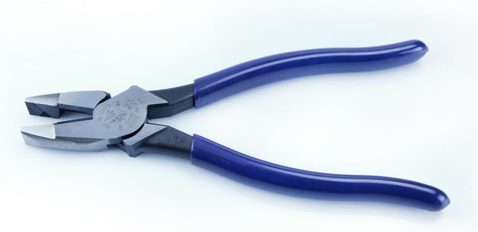 Klein Tools 92906 Tool Set, Basic Kit has Klein Hand Tools for Apprentice or Home: Pliers, Wire Stripper / Cutter, Screwdrivers, 6-Piece