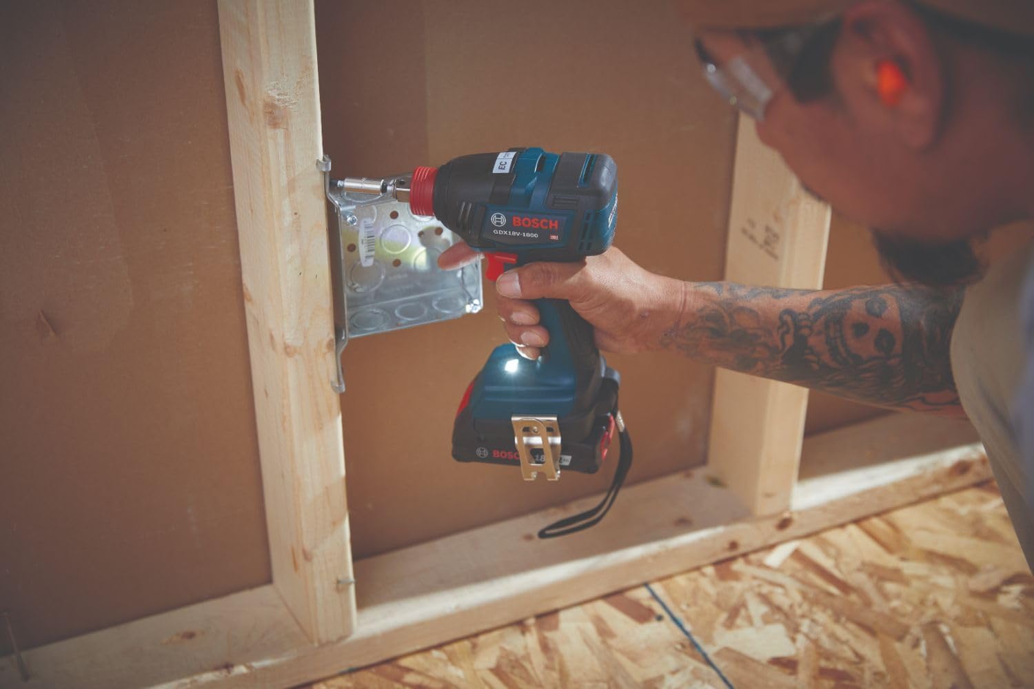 Bosch GXL18V-240B22 18V 2-Tool Combo Kit with 1/2 In. Hammer Drill/Driver, Two-In-One 1/4 In. and 1/2 In. Bit/Socket Impact Driver/Wrench and (2) 2 Ah Standard Power Batteries