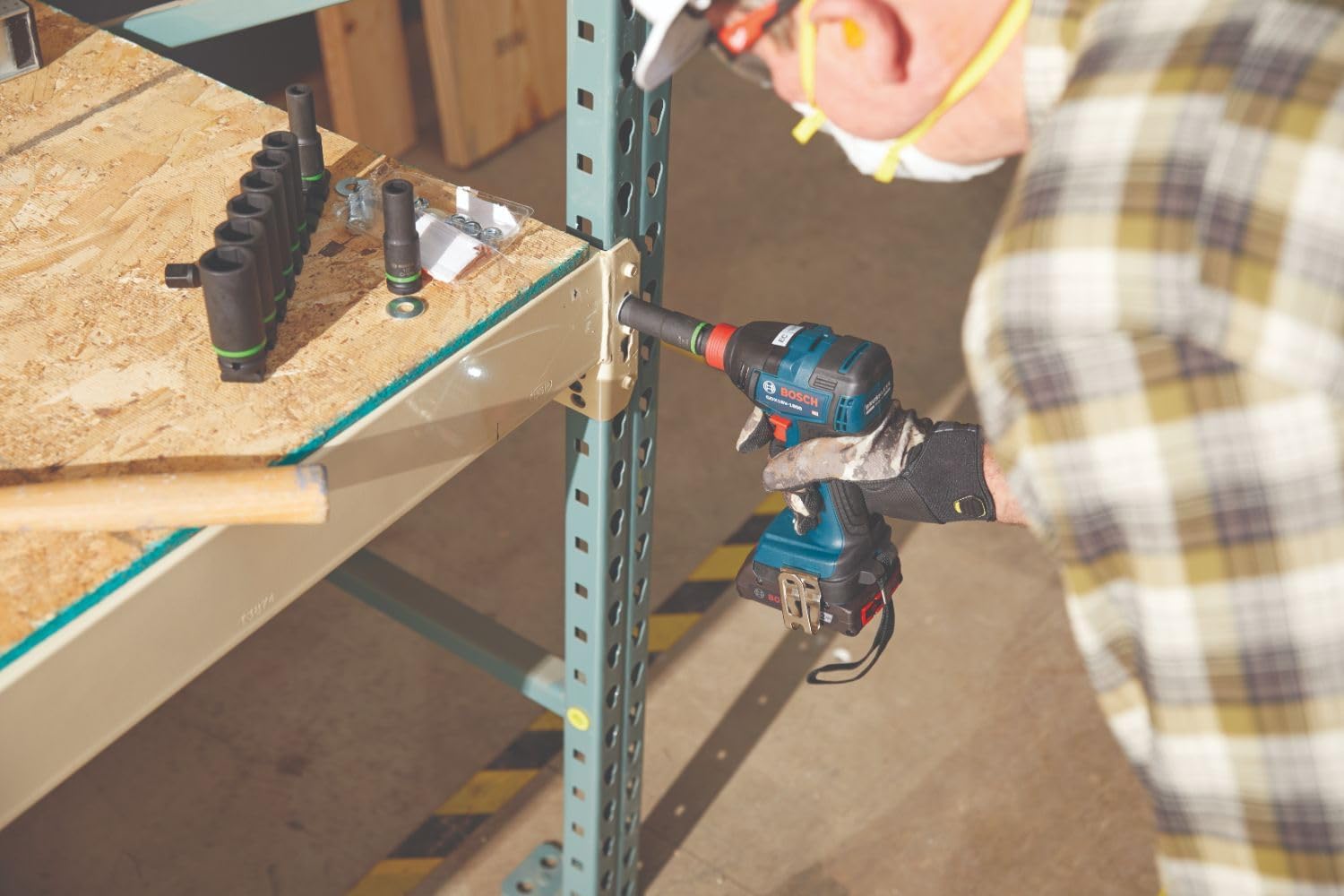 Bosch GXL18V-240B22 18V 2-Tool Combo Kit with 1/2 In. Hammer Drill/Driver, Two-In-One 1/4 In. and 1/2 In. Bit/Socket Impact Driver/Wrench and (2) 2 Ah Standard Power Batteries