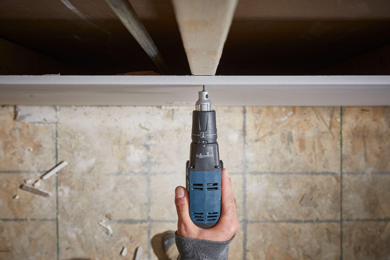 BOSCH GXL18V-291B25 18V 2-Tool Combo Kit with Brushless Screwgun, Brushless Cut-Out Tool and (2) CORE18V® 4 Ah Advanced Power Batteries