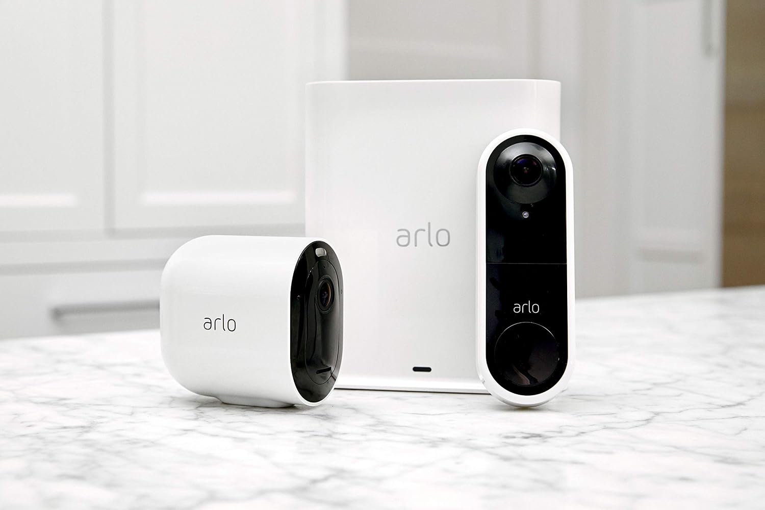 Arlo VMK5140-100NAS Ultra - 4K UHD Wire-Free Security Camera, Color Night Vision, Spotlight, 2-Way Audio, Indoor/Outdoor | with Arlo Video Doorbell
