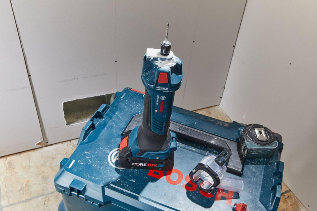 BOSCH GXL18V-291B25 18V 2-Tool Combo Kit with Brushless Screwgun, Brushless Cut-Out Tool and (2) CORE18V® 4 Ah Advanced Power Batteries