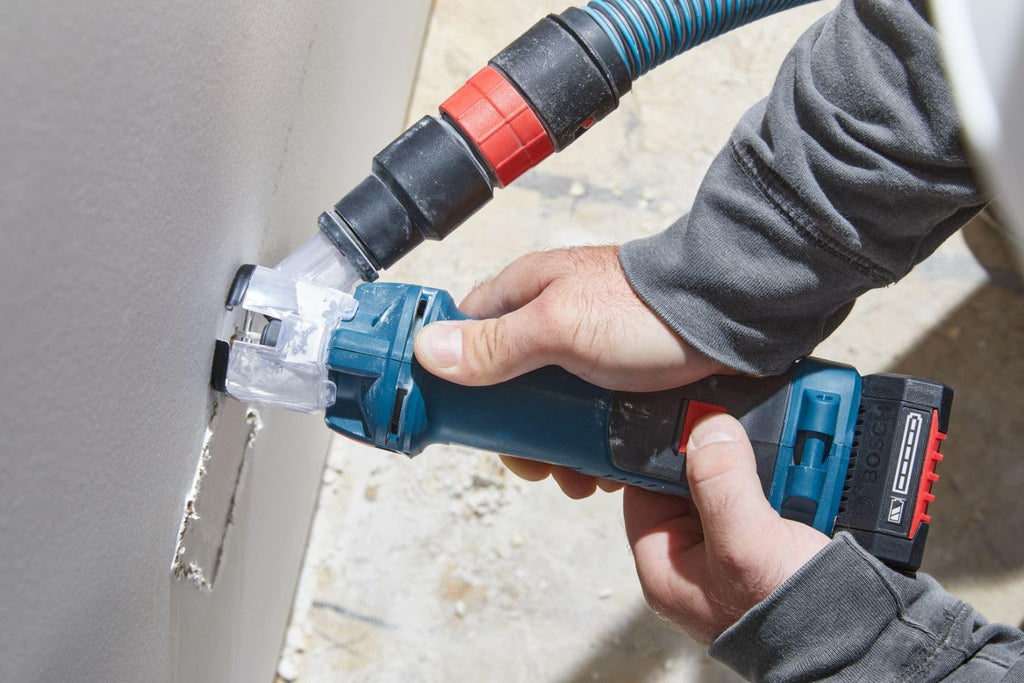 BOSCH GXL18V-291B25 18V 2-Tool Combo Kit with Brushless Screwgun, Brushless Cut-Out Tool and (2) CORE18V® 4 Ah Advanced Power Batteries