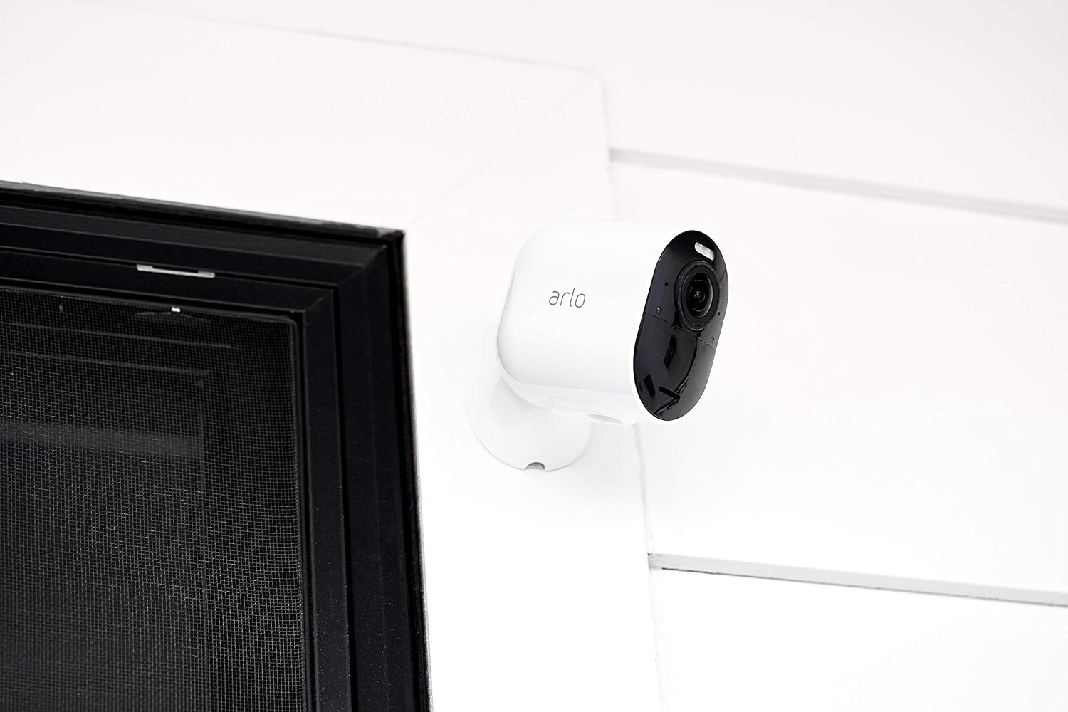 Arlo VMK5140-100NAS Ultra - 4K UHD Wire-Free Security Camera, Color Night Vision, Spotlight, 2-Way Audio, Indoor/Outdoor | with Arlo Video Doorbell